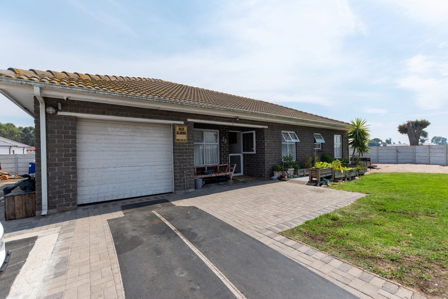 3 Bedroom Property for Sale in Laaiplek Western Cape